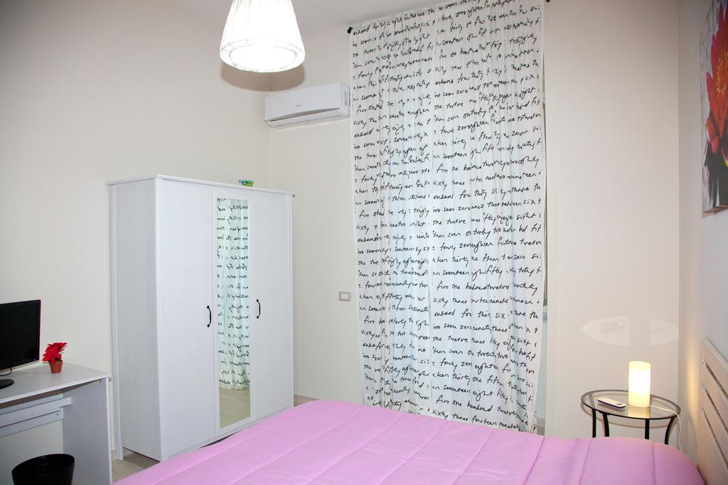 Domus Armenio Bed & Breakfast Napoli Oda fotoğraf