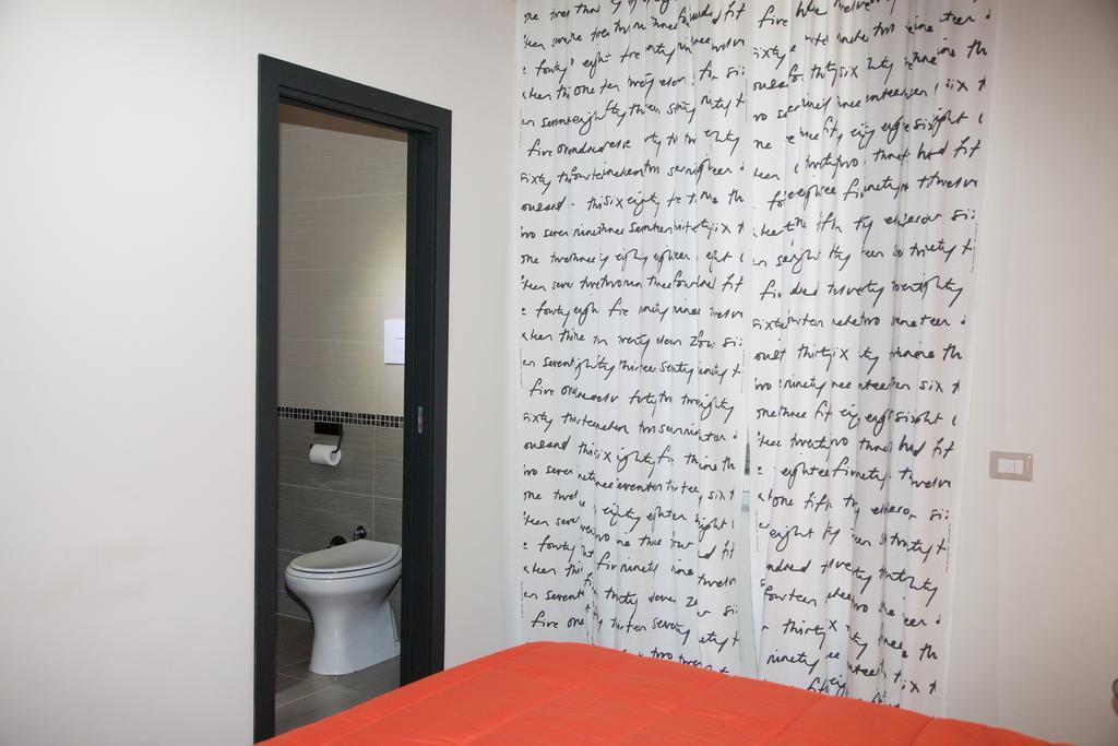Domus Armenio Bed & Breakfast Napoli Oda fotoğraf